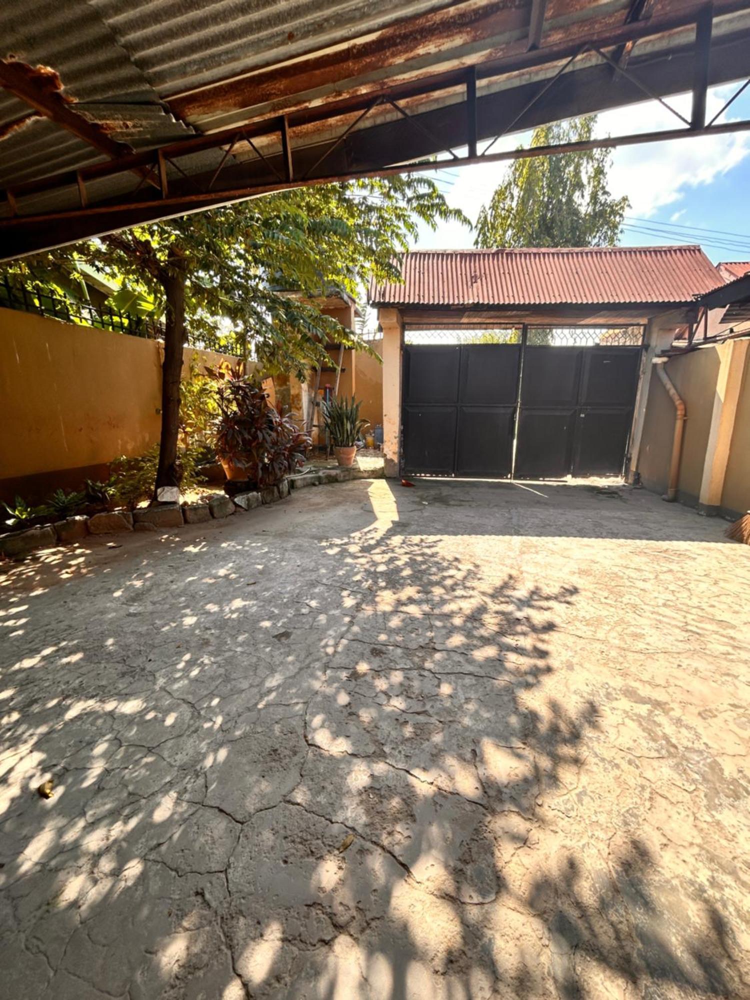 לינה וארוחת בוקר דאר א-סאלאם Tanpak Gardens Bnb מראה חיצוני תמונה