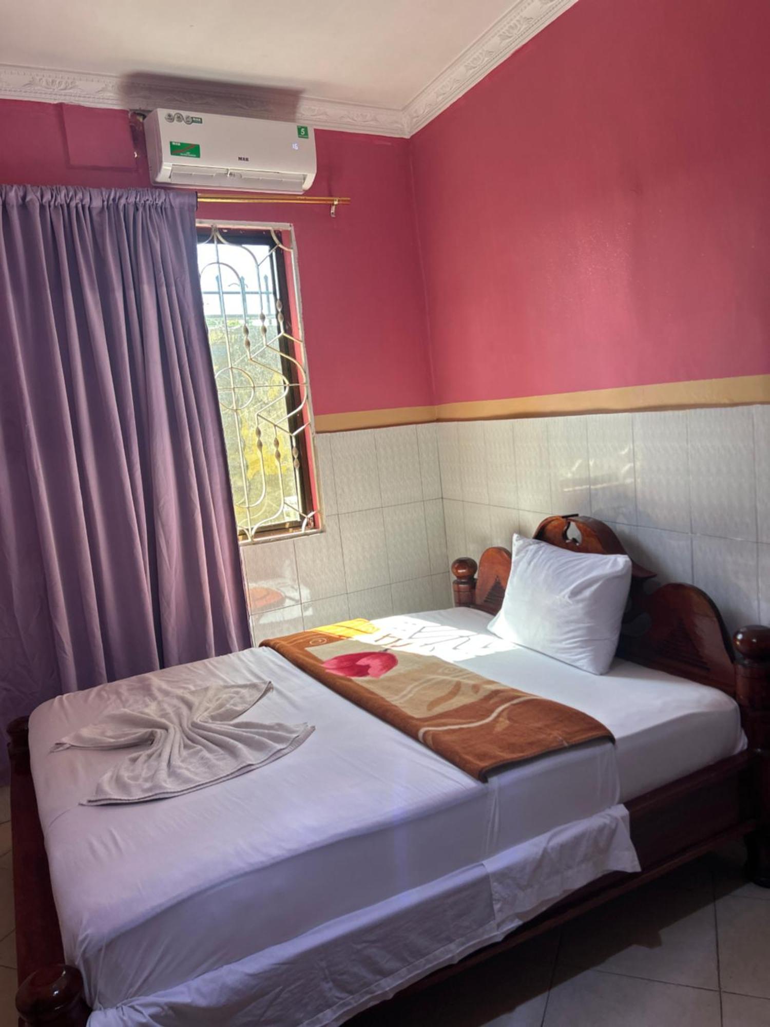 לינה וארוחת בוקר דאר א-סאלאם Tanpak Gardens Bnb מראה חיצוני תמונה