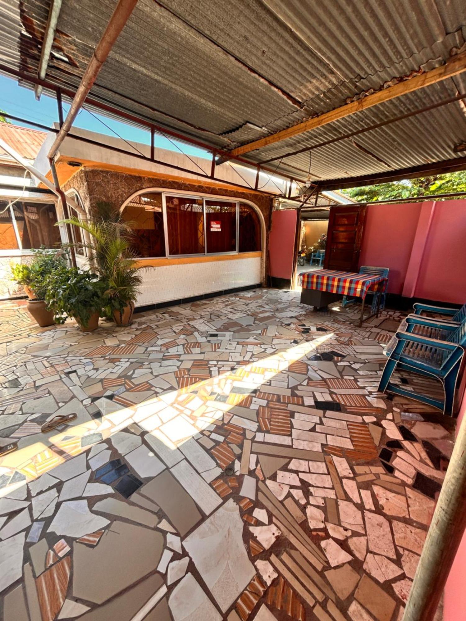 לינה וארוחת בוקר דאר א-סאלאם Tanpak Gardens Bnb מראה חיצוני תמונה