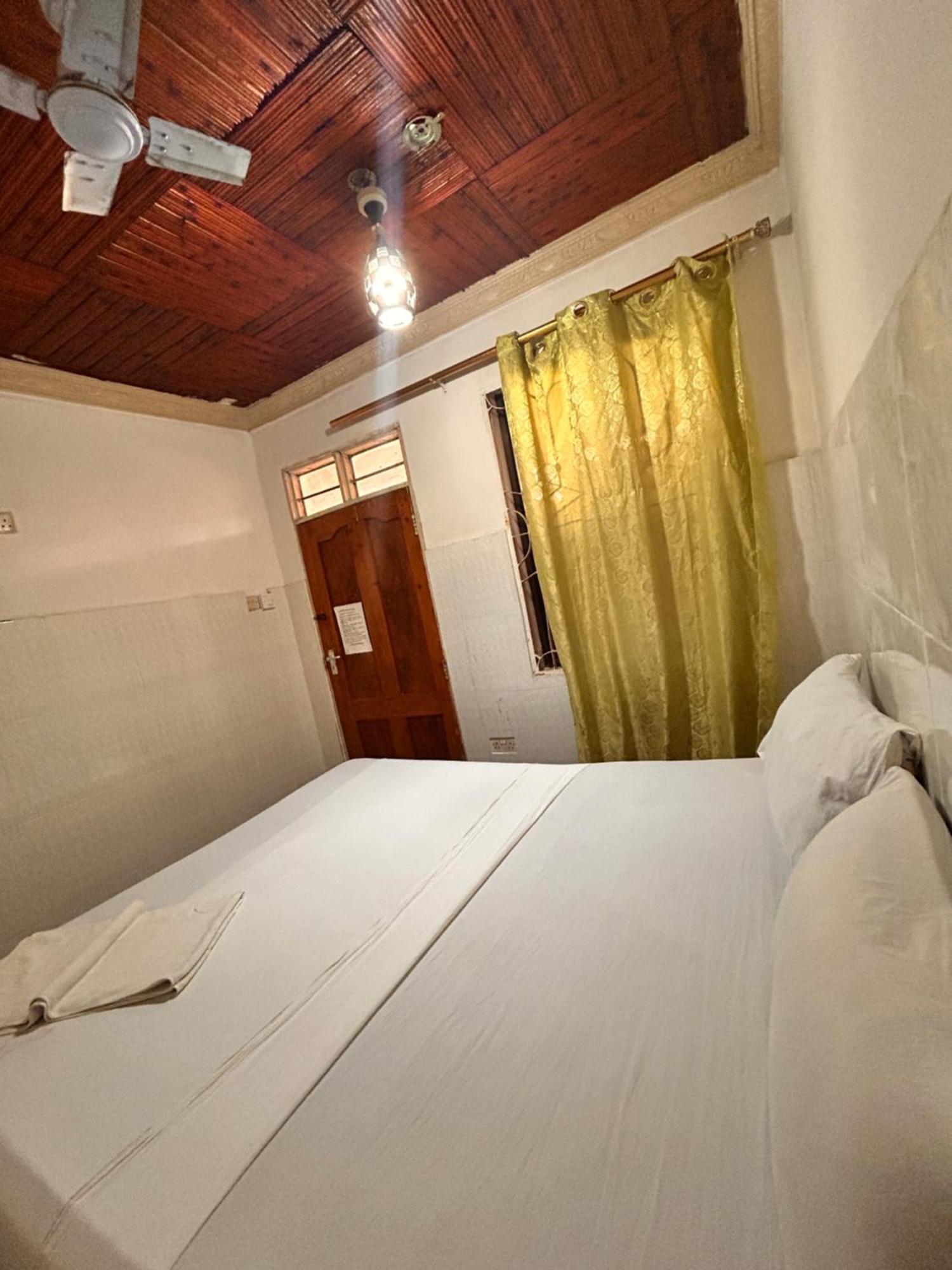 לינה וארוחת בוקר דאר א-סאלאם Tanpak Gardens Bnb מראה חיצוני תמונה